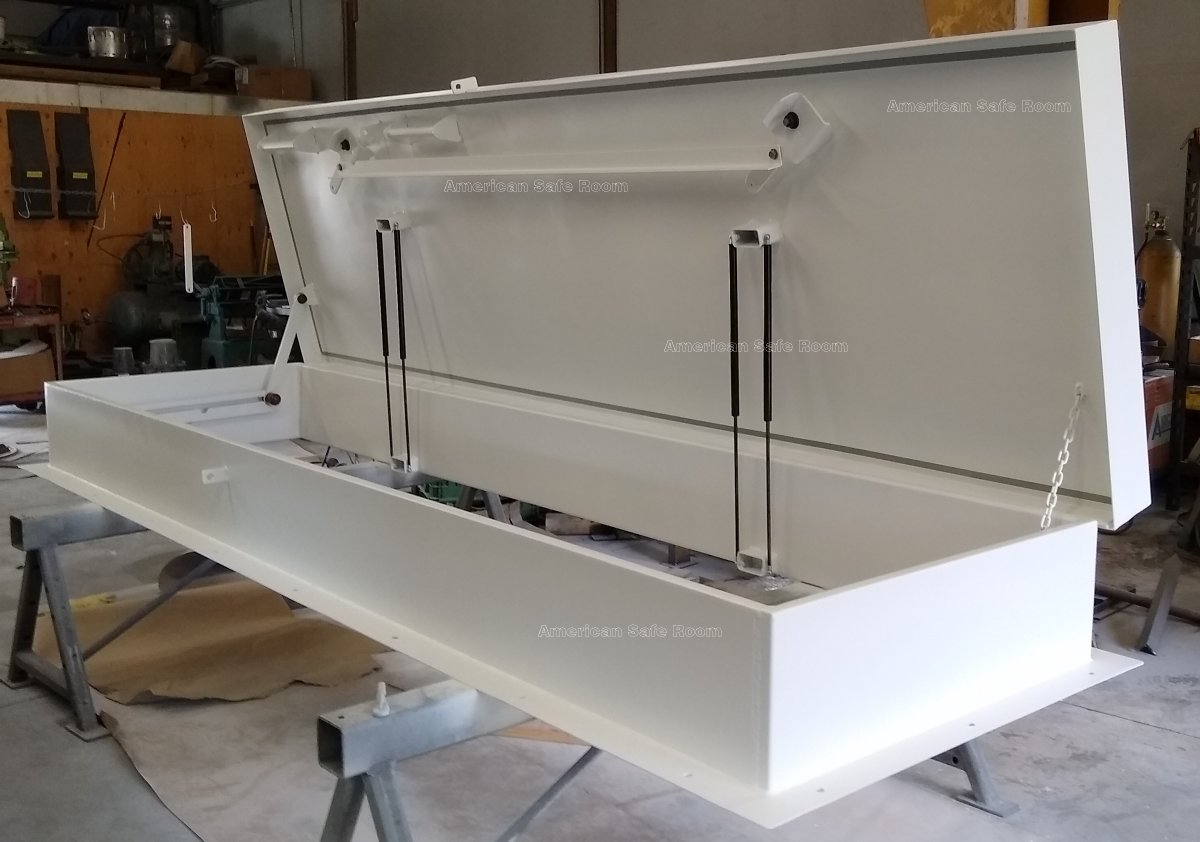 Large insulated roof hatch
